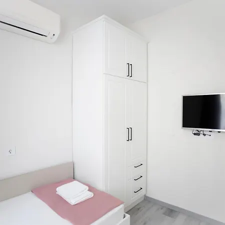 за гости стела * بورغاس